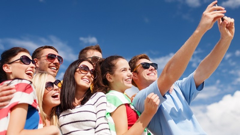 Grupos Guys taking a selfie