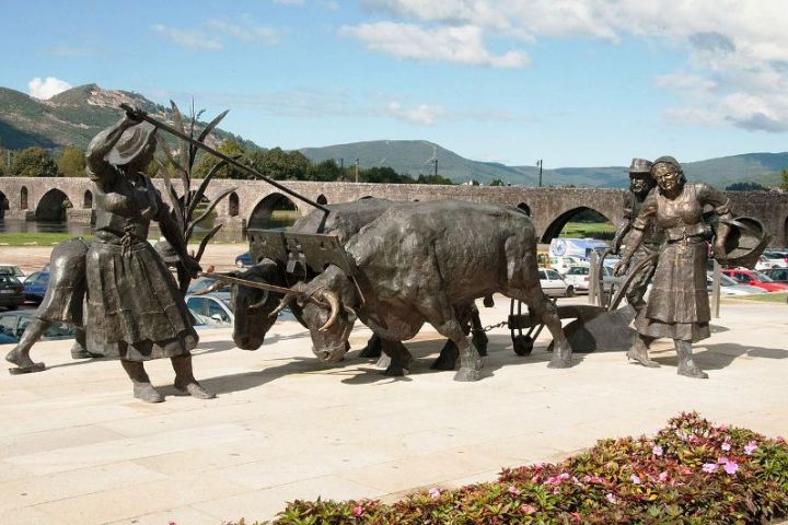 Statue in Ponte Lima